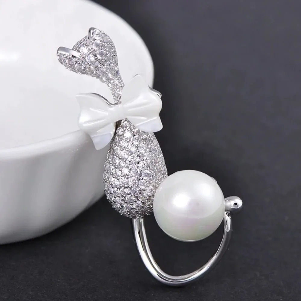 VQ Rhinestones Cat Brooch with a Bow